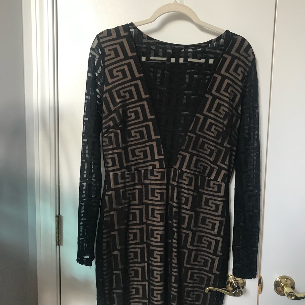 Mesh V-neck pattern dress
